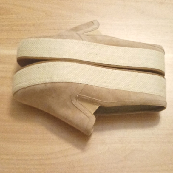 Vince Camuto "Merinney" Tortilla Suede Slip On Shoes in Size 7.5M - Picture 7 of 9
